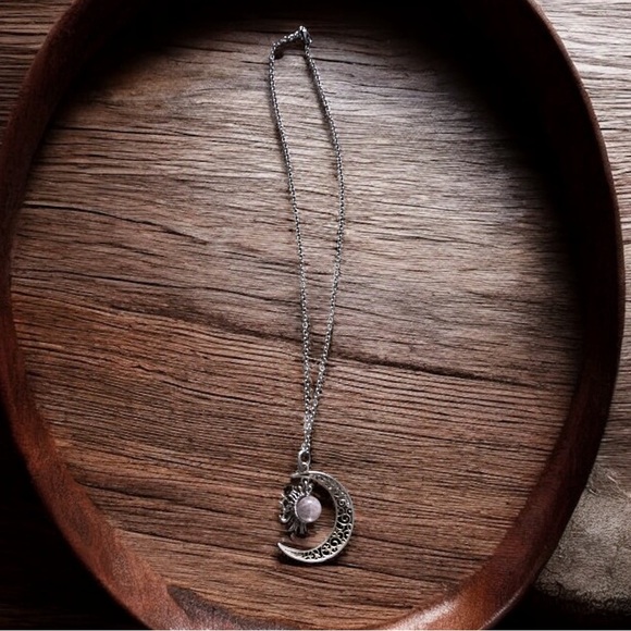 Source Unknown Silver Crescent Necklace - Picture 1 of 2